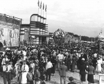 Packing them in...1940's R A S midway.jpg