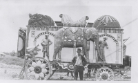 The 'India' tableau wagon when it was almost new on the Sells Floto Circus..1915.JPG