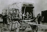 Sig Sautell Tablieu wagon 1900.jpg