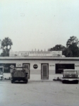 P&E bar in Gibsonton 1950's.jpg